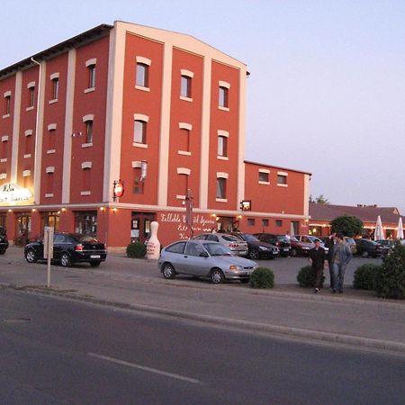 Malom Club Panzio Bed and Breakfast Baja Εξωτερικό φωτογραφία