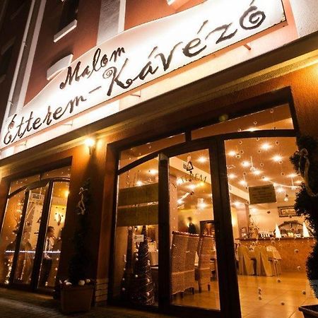 Malom Club Panzio Bed and Breakfast Baja Εξωτερικό φωτογραφία