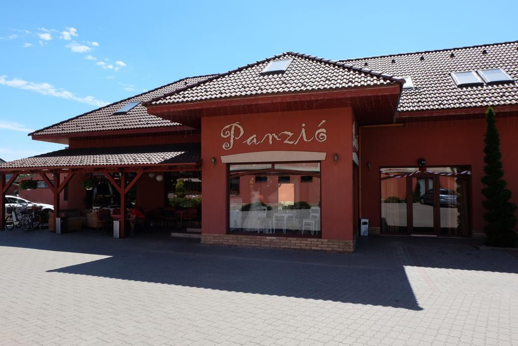 Malom Club Panzio Bed and Breakfast Baja Εξωτερικό φωτογραφία
